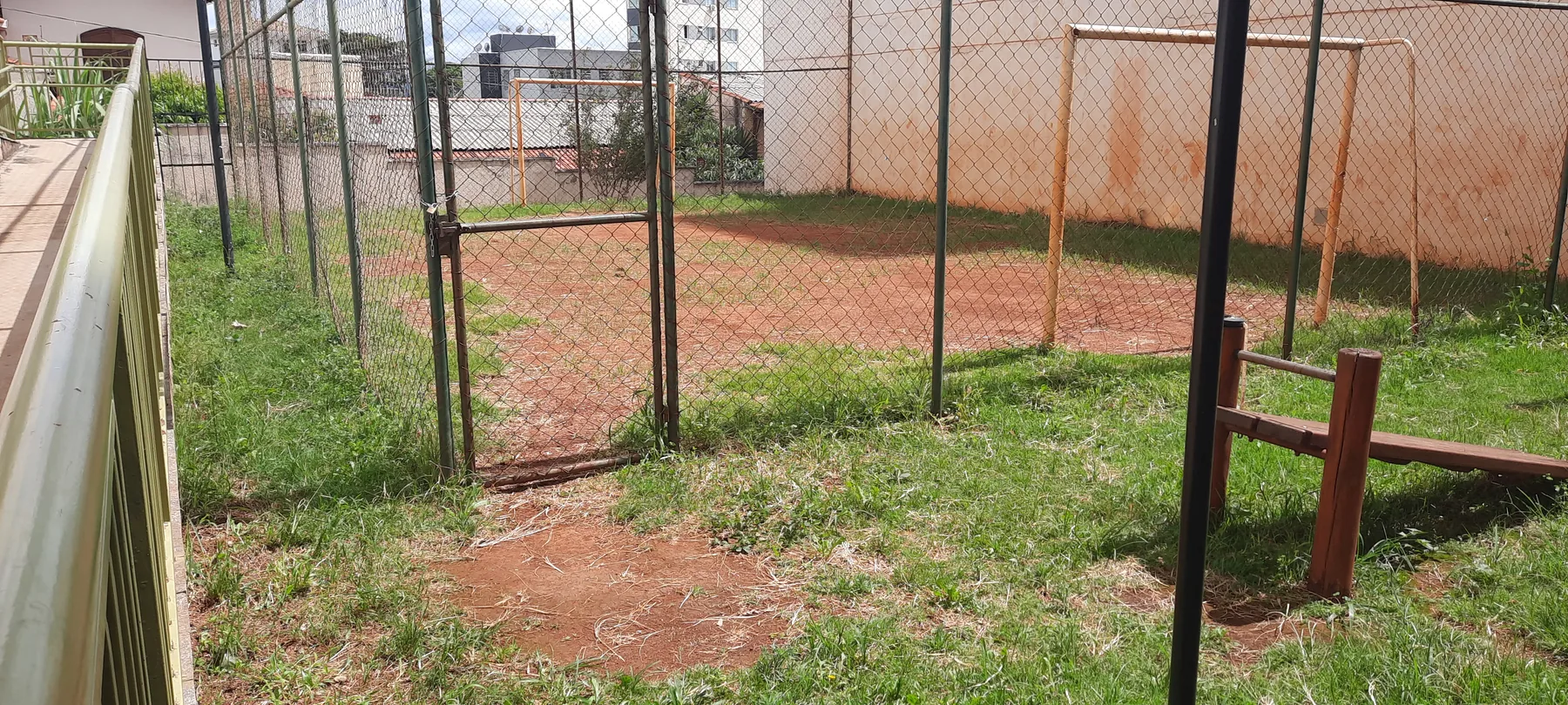 Condição inicial da quadra antes da intervenção