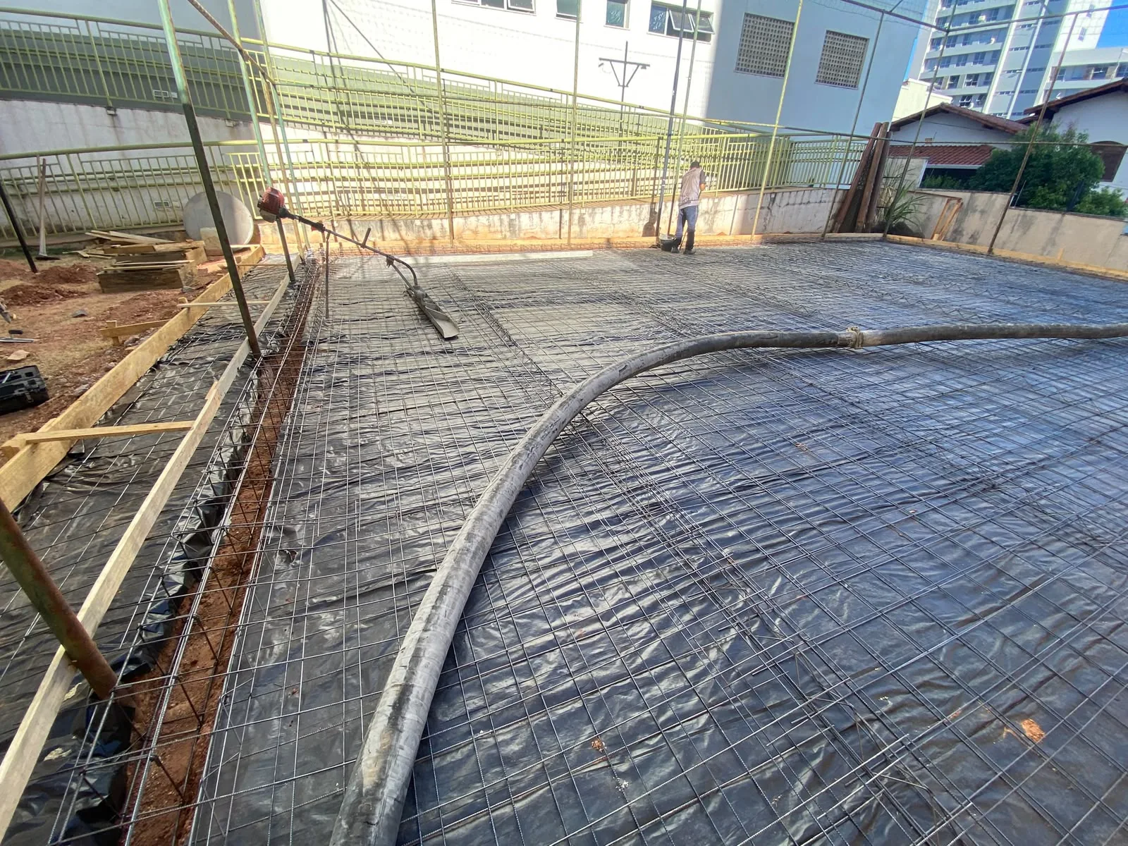 Armação e preparação do piso estrutural