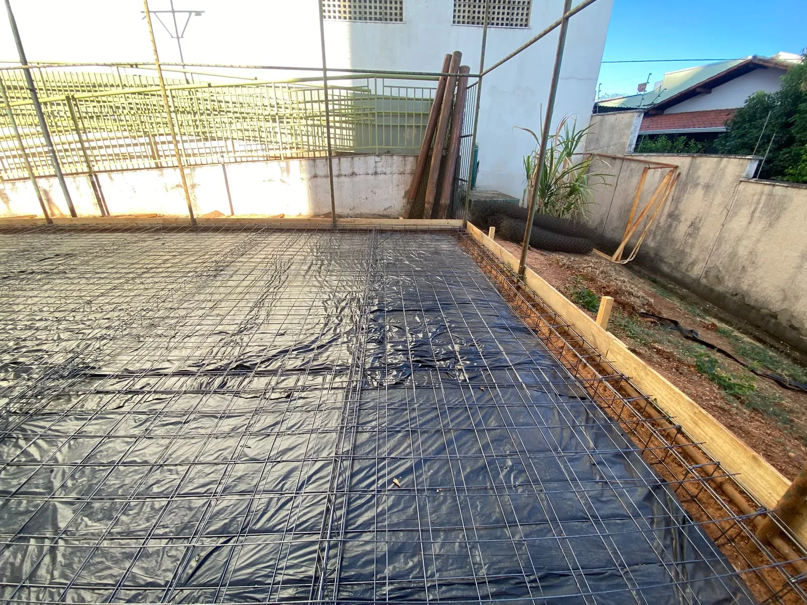 Reforço perimetral e formas na quadra