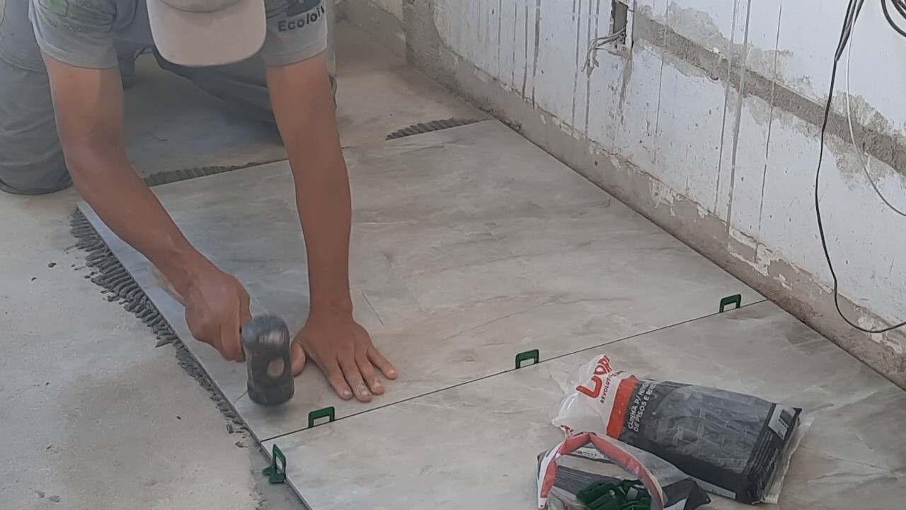 Posicionamento e ajuste das peças de grande formato