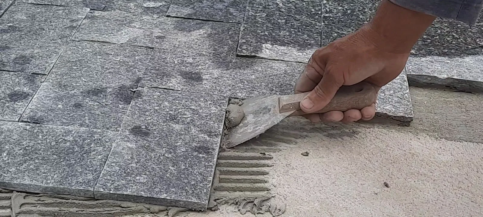 Detalhe da execução do piso