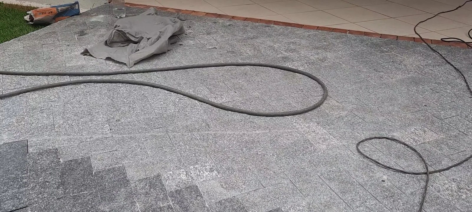 Novo piso no acesso de veículos