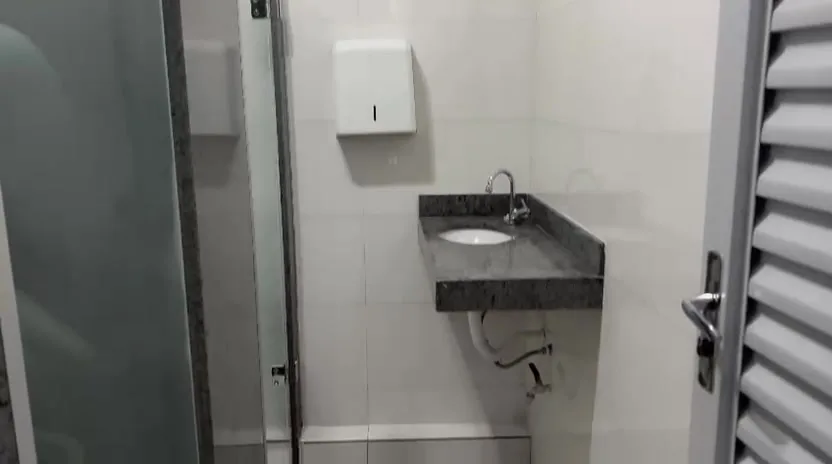 Vista do sanitário após a reforma